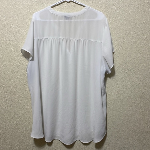 Torrid Women's White Lightweight Blouse. Good Condition. Size 3. - Picture 4 of 8